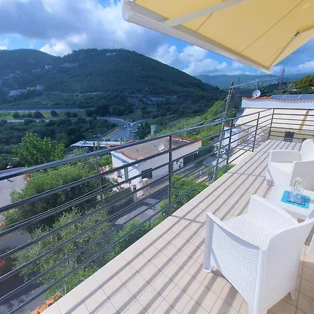 Sea & Land: Daire Pietra Ligure